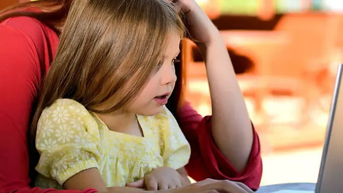 Ilustrasi anak dan gadget