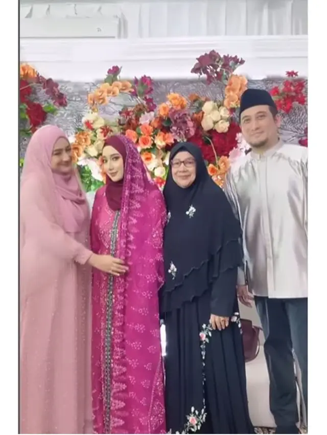 6 Momen Pengajian dan Siraman Jelang Nikah Anak Tengku Firmansyah dan Cindy Fatikasari
