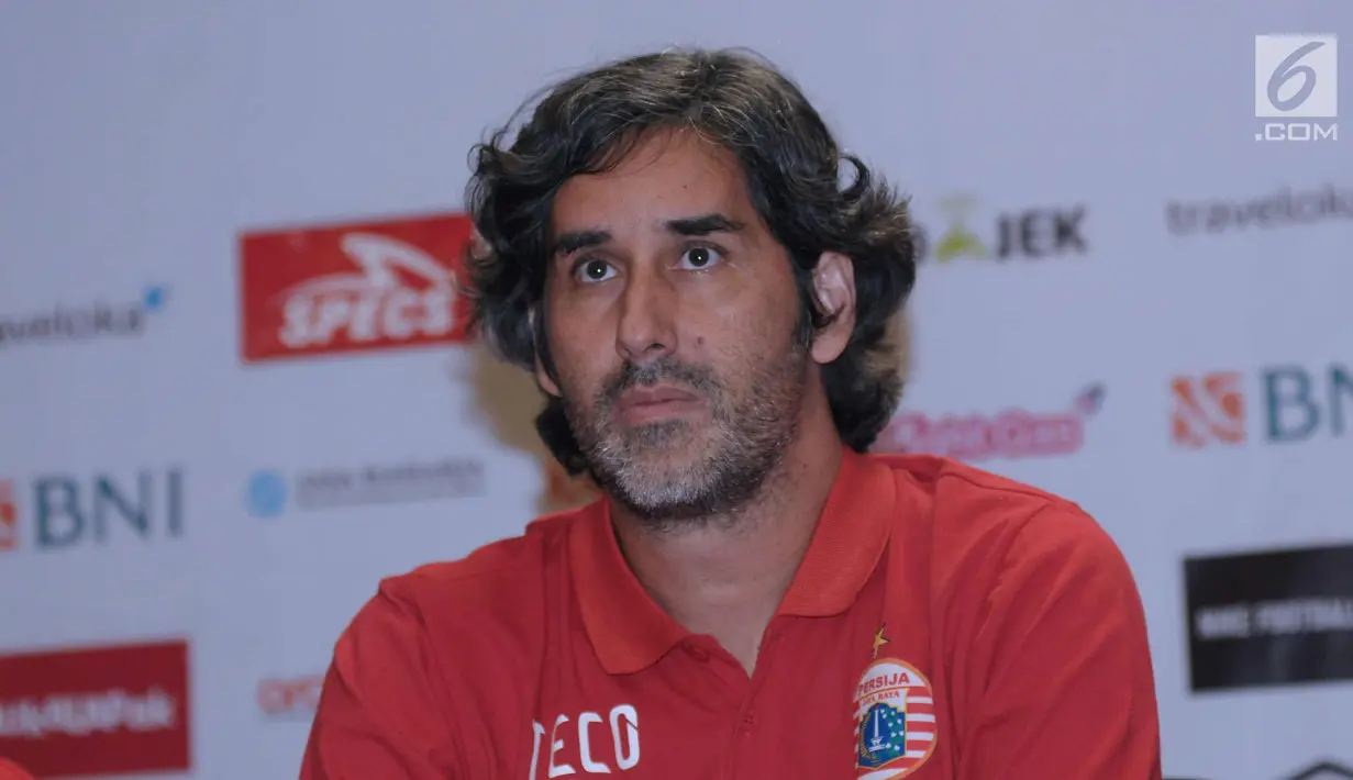 Pelatih Persija, Stefano Cugurra memberi keterangan jelang laga pembuka Liga 1 Indonesia 2018 melawan Persija di stadion GBK Jakarta, Kamis (22/3). Bhayangkara FC akan menjamu Persija, Jumat (23/3). (Liputan6.com/Helmi Fithriansyah)