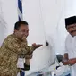 Sebelum memilih, terlebih dahulu Soekarwo mendaftar sebagai pemilih (Liputan6.com/Helmi Fithriansyah)