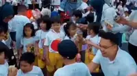 Wamenkomdigi Bagikan Susu pada Peringatan Hari Anak Nasional ke-41 di Jakarta