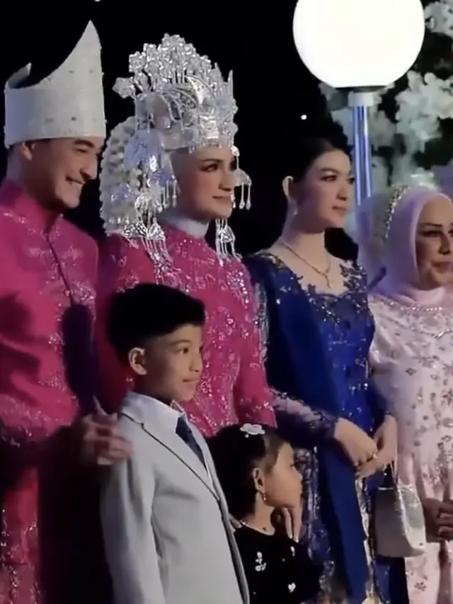 Selvi Ananda dan Annisa Pohan di Pernikahan Putri Zulhas dan Zumi Zola.