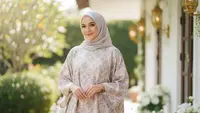 11 Model Atasan Lebaran 2026 Motif Floral Kecil Biar Terlihat Fresh Sepanjang Hari Raya, Elegan