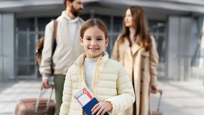 10 Tips Ajak Anak Liburan Naik Pesawat agar Perjalanan Lebih Nyaman dan Minim Drama