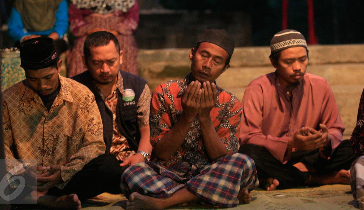 Kenang 10 Tahun Gempa Yogya, Warga Larut dalam Doa - Foto ...