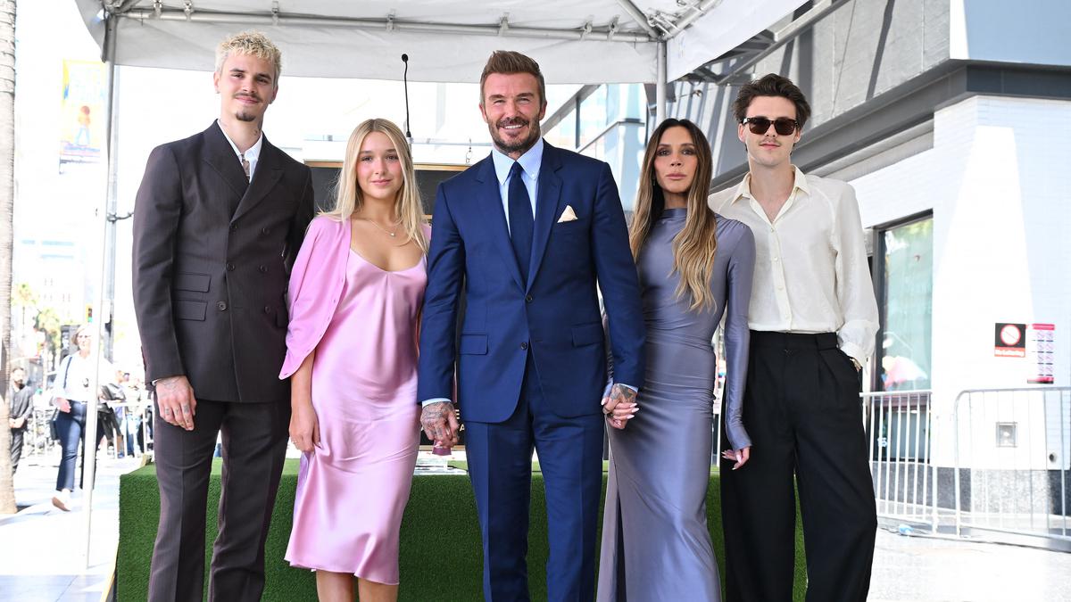Gaya Modis David Beckham Sekeluarga Saat Terima Hollywood Walk of Fame