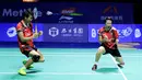 Tontowi Ahmad/Liliyana Natsir mengalahkan Zhang Nan/Li Yinhui dalam pertandingan alot tiga gim yang berkesudahan 21-13, 22-24, 21-16, di Fuzhou, Minggu (20/11/2016). (PBSI)