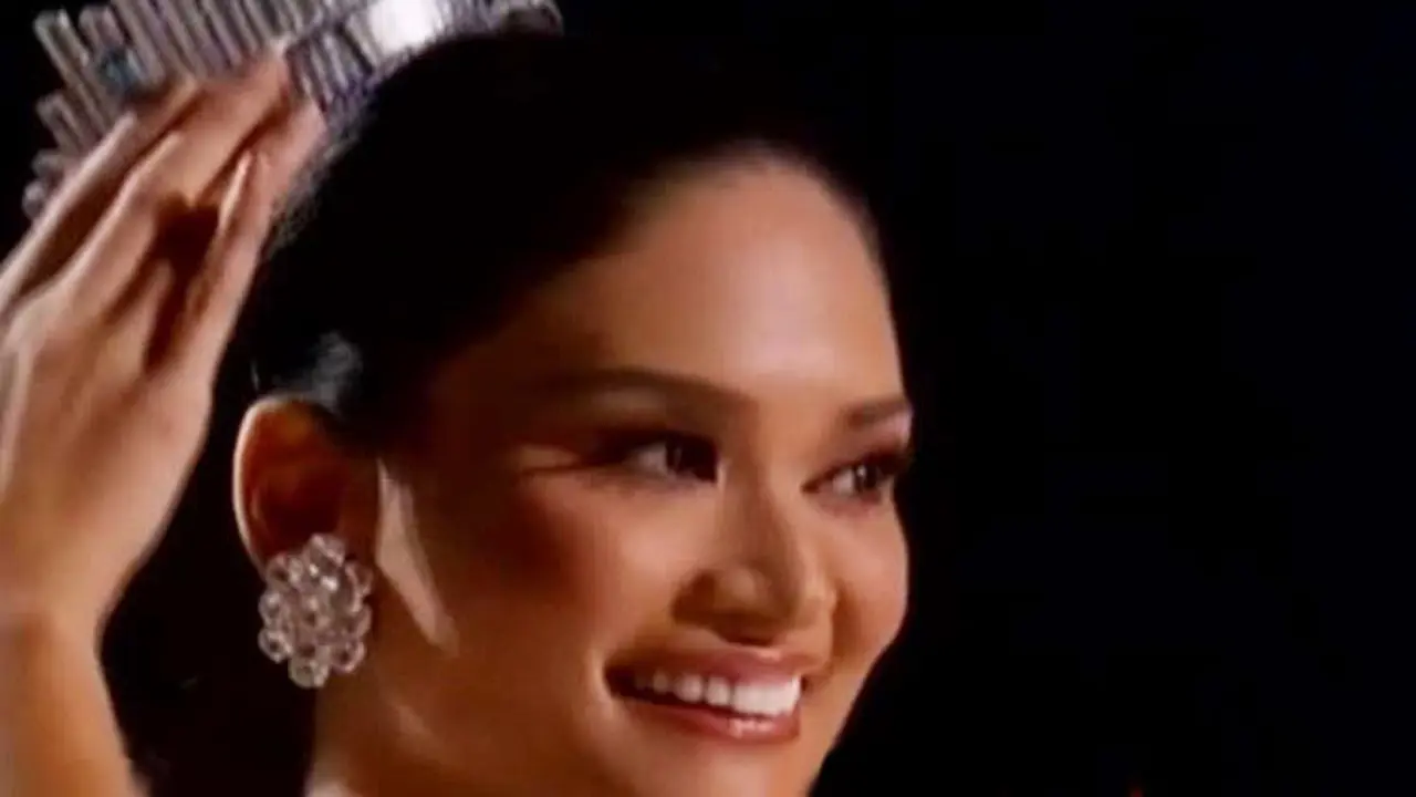 Mobil Ludes Terbakar hingga Pemenang Miss Universe 2015