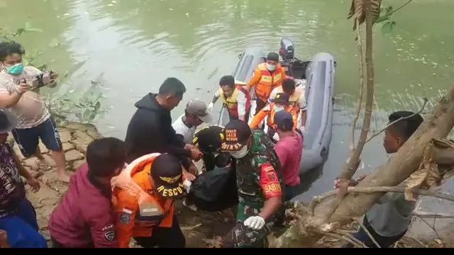 Andri ditemukan tim SAR sudah tak bernyawa, Selasa (6/8/2019).(Liputan6.com/Ahmad Akbar Fua)