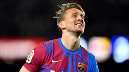 Luuk de Jong memutuskan untuk pulang ke Belanda kembali bersama PSV Eindhoven usai berpetualang di Liga Spanyol bersama Sevilla dan Barcelona. Pemain 31 tahun tersebut ditebus dengan harga 3 juta euro. Pada periode pertamanya, De Jong mampu mempersembahkan empat titel Eredivisie selama 5 musim. (AFP/Pau Barrena)