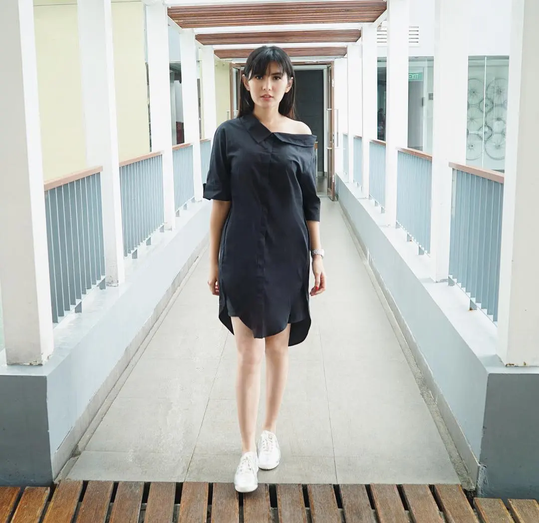 Style Angela Lee yang bisa kamu jadikan inspirasi untuk tampilan daily wear. (Sumber foto: angelalee87/instagram)