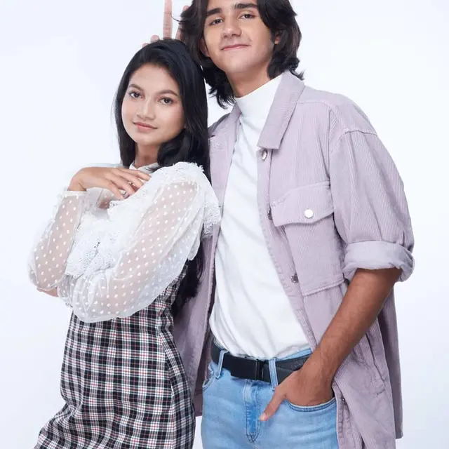 6 Gaya Pemotretan Emiliano Cortizo dan Ratu Sofya, Curi Perhatian