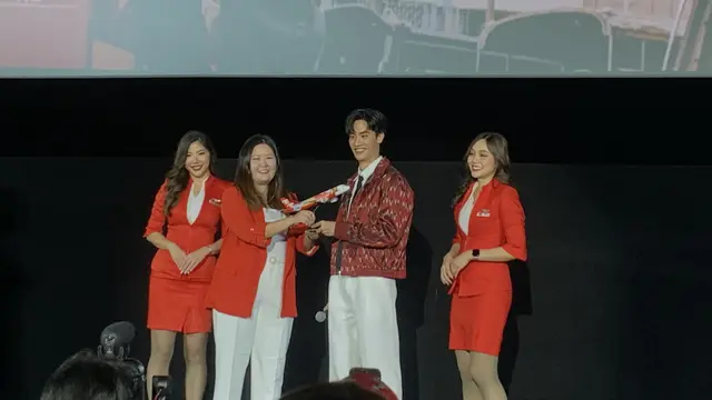 Kampanye Takeover Thailand with Tay Tawan