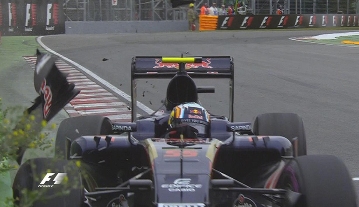 Pebalap Toro Rosso, Carlos Sainz Jr, menabrak dinding pembatas saat kualifikasi F1 GP Kanada, Sabtu (11/6/2016). (Bola.com/Twitter/F1)  