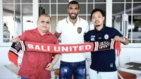 Sylvano Comvalius, striker asal Belanda resmi dikontrak Bali United. (Bola.com/Muhammad Qomarudin)