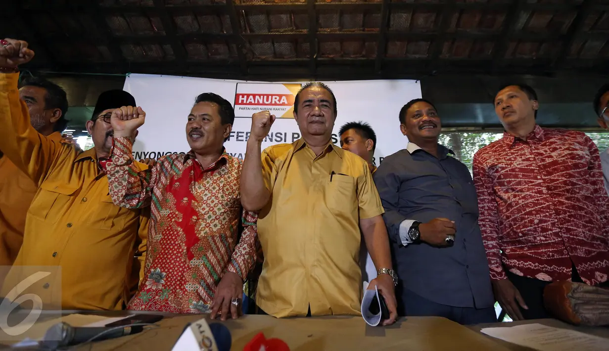 Konferensi pers Partai Hanura menjelang Munaslub, Jakarta, Kamis (27/10). Jika Hanura tidak melaksanakan Munaslub bisa menyebabkan tidak lolos verifikasi administrasi maupun faktual pada Pilkada 2018, Pileg dan Pilpres 2019 (Liputan6.com/Johan Tallo)
