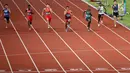 Sprinter Indonesia, Lalu Muhammad Zohri (keempat kanan) saat lari nomor 100 meter putra pada semifinal atletik Asian Games 2018 di Stadion Utama GBK, Jakarta (26/8). Muhammad Zohri mencatatkan waktu 10,24 detik. (Liputan6.com/Fery Pradolo)