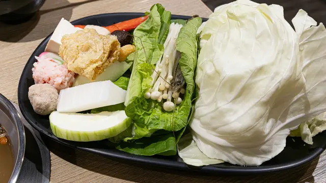 Konsumsi Jamur Enoki/Photo by Lee Milo on Unsplash