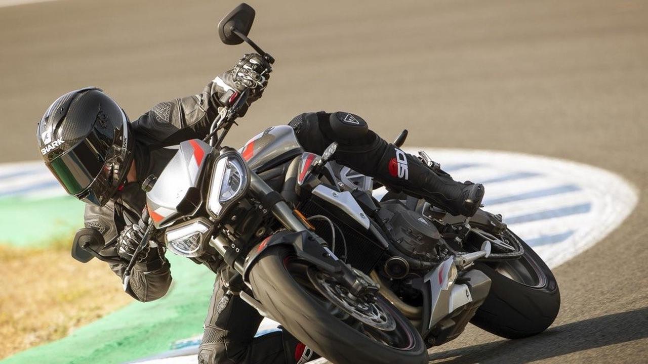 Triumph secara resmi meluncurkan Street Triple RS untuk pasar otomotif India.