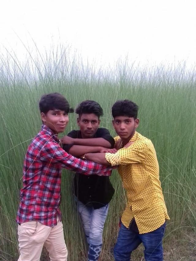 6 Pose Foto Orang India Ini Kelewat Absurd, Enggak Habis Pikir