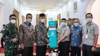 Gubernur Sumbar terima bantuan liquid oksigen dari PT Padang Raya Cakrawala, Kamis (5/8/2021). (Liputan6.com/Dok/ Novia Harlina)