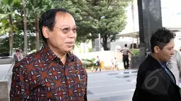 Ketum Partai Persatuan Pembangunan (PPP) versi Muktamar Jakarta, Djan Faridz seusai mendatangi gedung KPK, Jakarta, Senin (27/4/2015). Djan mengaku kedatangannya untuk menjenguk mantan Ketum PPP, Suryadharma Ali (SDA). (Liputan6.com/Helmi Afandi)