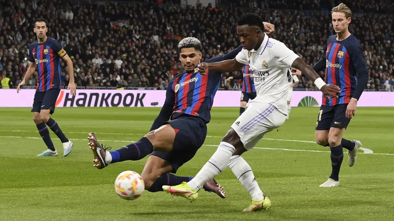 Ronald Araujo dan Vinicius Junior di Semifinal Copa Del Rey 2022/2023