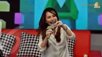 Ayu Ting Ting Pilih Rawat Anak Tanpa Enji