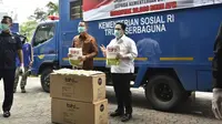 Menteri BUMN RI Erick Thohir menerima bantuan alat medis dari Relawan Indonesia Bersatu. (ist)