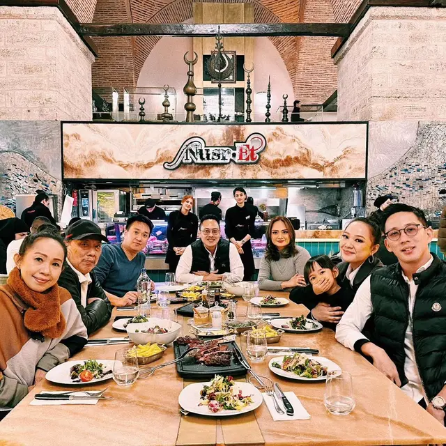 10 Artis Ini Rayakan Natal 2023 di Luar Negeri, Penuh Bahagia