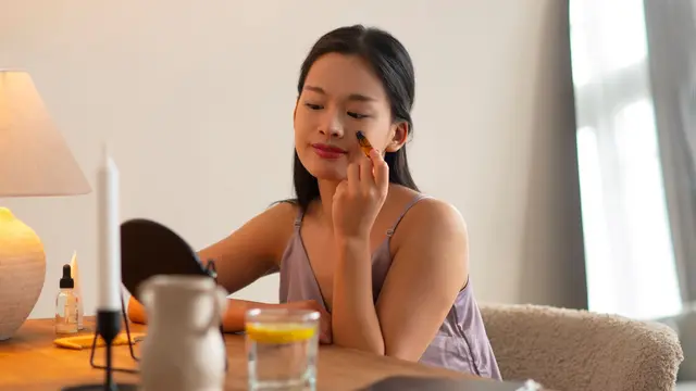 Tips Skincare Routine untuk Menjaga Keseimbangan Minyak Kulit agar Wajah Tetap Segar