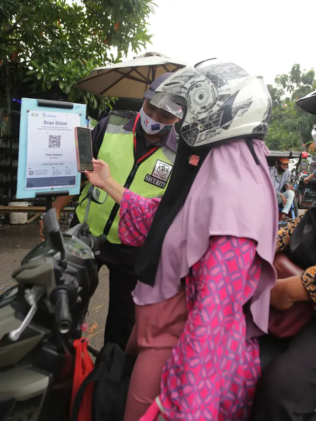 Aplikasi PeduliLindungi di Pasar tradisional Tangerang