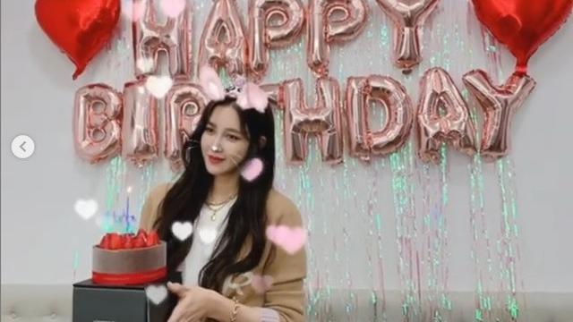 Lee JI Ah Merayakan Ulang Tahun ke-43