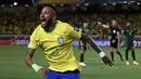 Pemain Brasil, Neymar merayakan gol ke gawang Bolivia pada laga Kualifikasi Piala Dunia 2026 di Jornalista Edgar Proença 'Mangueirao' stadium, Belem, Brasil, Sabtu (9/9/2023) pagi WIB. Neymar mengalahkan catatan Pele yang menjadi pemegang rekor sebelumnya, yaitu 77 gol. (AFP/Carl De Souza)