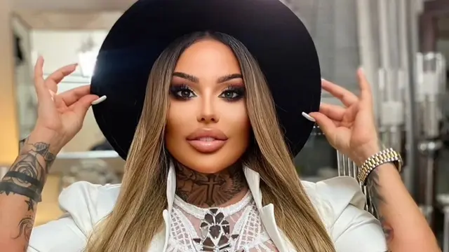Agar Terlihat Seperti Boneka Barbie, Wanita Ini Habiskan belasan triliun Untuk Oplas