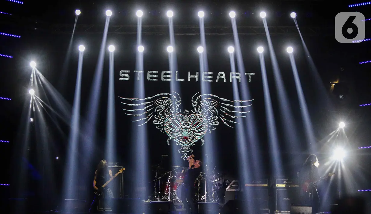 Grup musik rock asal Amerika, Steelheart saat tampil pada acara The 90's Festival 2024 di Gambir Expo Kemayoran, Jakarta, Sabtu (10/8/2024). (Liputan6.com/Herman Zakharia)