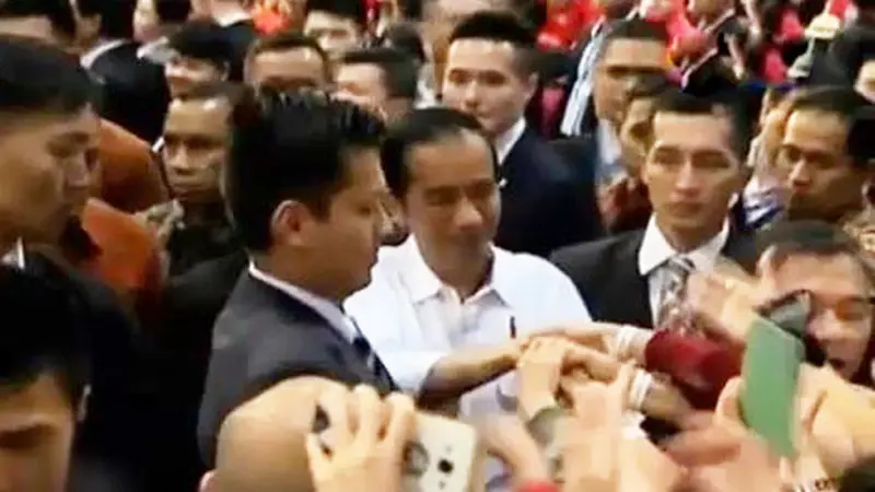 VIDEO: Temu Kangen Jokowi dengan Ribuan TKI di Hong Kong 