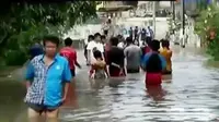 Banjir di sejumlah lokasi Jakarta hingga kini belum sepenuhnya surut. 