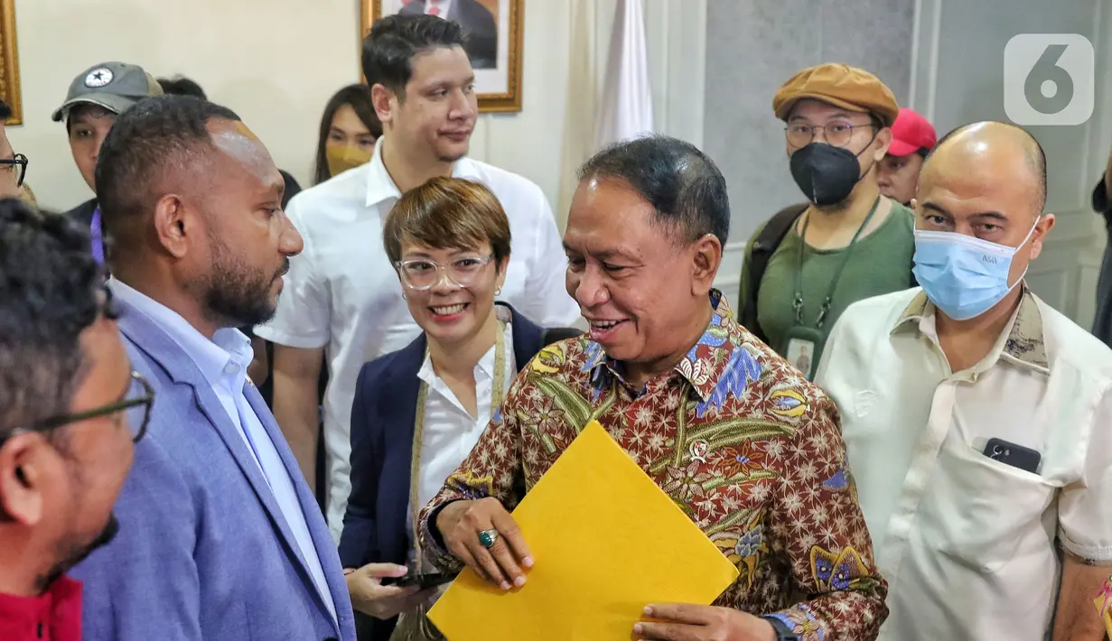 Menteri Pemuda dan Olahraga (Menpora) RI, Zainudin Amali tiba untuk menerima audiensi perwakilan klub Liga 2 di Jakarta, Senin (16/1/2023). Pertemuan perwakilan Klub tersebut membahas nasib Liga 2 dan 3 untuk mengadukan nasib mereka setelah kompetisi dihentikan. (Liputan6.com/Angga Yuniar)