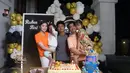 Di ulang tahunnya kali ini, Ruben Onsu mengaku mendapatkan hadiah telepon genggam canggih yang telah lama diinginkan. Ruben salut dengan sang istri yang bisa mendapatkan apa yang diinginkan. [Youtube/The Onsu Family]