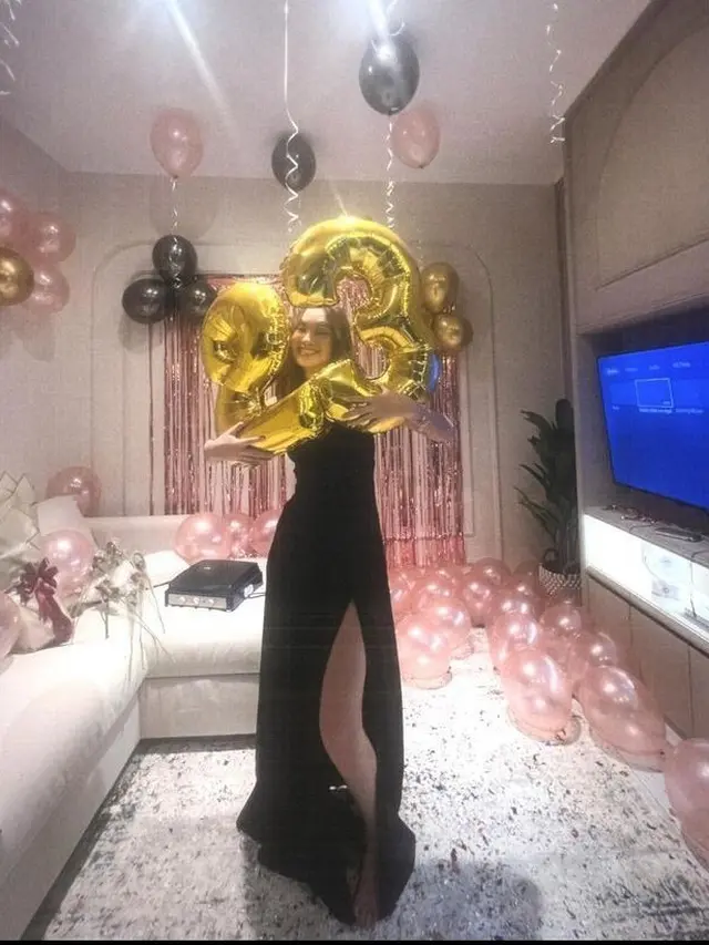 Dihadiri Rangga Azof, Ini 7 Momen Kejutan Ulang Tahun Caitlin Halderman ke-23 Tahun