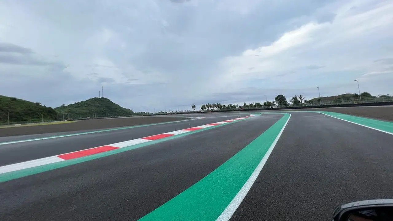 Mobil Safety Car di Sirkuit Mandalika