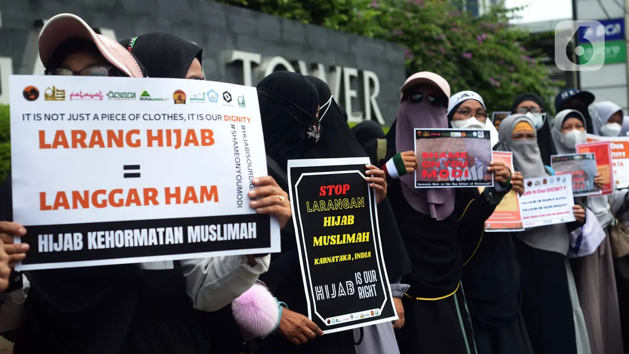 FOTO: Aksi Dukungan untuk Muslimah India Terkait Larangan Hijab