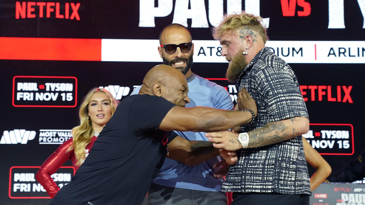 Mike Tyson Vs Jake Paul, Saling Dorong saat Faceoff Jelang Duel Berita Viral Hari Ini Kamis 19 September 2024