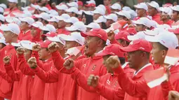 Sejumlah atlet dan official mengikuti acara pelapasan Kontingen Indonesia ke Asian Games 2018 Jakarta dan Palembang di Halaman Tengah Istana Merdeka, Jakarta, Rabu (8/8).  (Liputan6.Com/HO/Ricardo Edo)