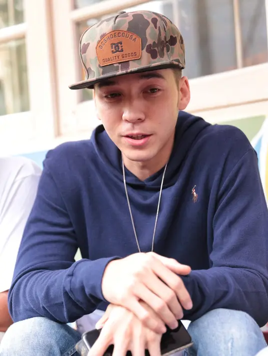 "Hampir mau nangis di atas tadi tapi gaenak lah kita ke sana tujuannya mau menghibur mereka," ujar Stefan William.  (Adrian Putra/Bintang.com)