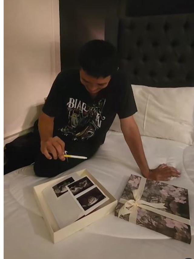 Istri Hamil Anak Kedua, Ini 6 Potret Keluarga Kecil Eza Yayang yang Harmonis