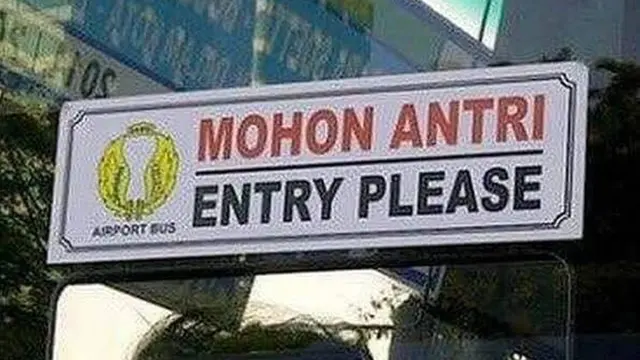 6 Tulisan Harap Antre Ini Bikin Geleng Kepala