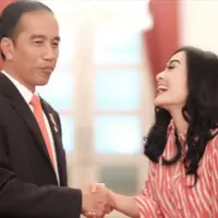 Ketika banyak tokoh penting dan berpengaruh berbondong-bondong datang ke Solo menghadiri pernikahan Kahiyang dan Bobby. Namun, Tidak untuk Iis Dahlia.