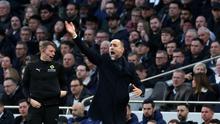 Pelatih kepala Tottenham, Igor Tudor, memberi isyarat selama pertandingan Liga Inggris antara Tottenham Hotspur dan Arsenal di London, Minggu, 22 Februari 2026. (AP Photo/Ian Walton)